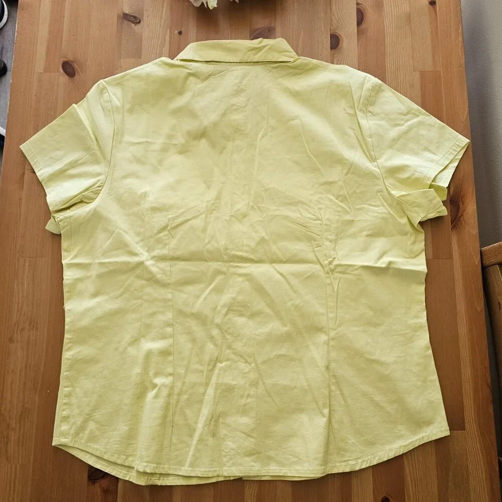 American Flirt - Women's Easy-Care Basic Collared Button Down  Shirts Short Slee - Picture 7 of 8